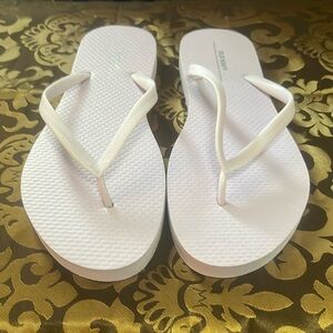 New Ild Navy lilac flip flops. Size 8